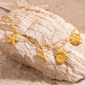 สร้อยข้อเท้าสแตนเลสสตีล 18K สีทอง พร้อมจี้ตัวอักษร ประดับเท้าสำหรับใส่ไปชายหาด - Product Image 2