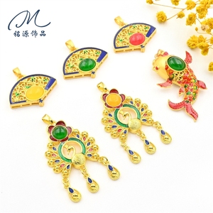 Pendentif <span class=keywords><strong>carpe</strong></span> en cloisonné doré fait main avec préservation <span class=keywords><strong>de</strong></span> la couleur, méthode ancienne, incrusté <span class=keywords><strong>de</strong></span> jade et <span class=keywords><strong>de</strong></span> gourde - Product Image 4
