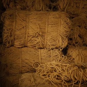 Fil de coco 100% naturel fait sur mesure, fabriqué à partir de fibres de coco 100% naturelles, adapté à la revente par les magasins de fils. - Product Image 1