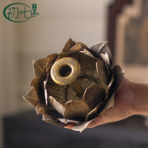 เชิงเทียนตั้งโต๊ะลายดอกบัวเซน รูปทรงดอกไม้เหล็ก ตกแต่งบ้านสไตล์วินเทจ ฐานเทียนแบบเรโทร - Product Image 5