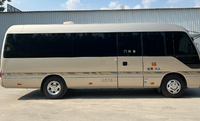 Minibus d'occasion d'origine japonaise pour transport de personnes, 16 places, moteur puissant, idéal pour le tourisme et les groupes.