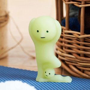 Figura Coleccionable Corner King para Yoga Series, Caja Sorpresa de PVC Fluorescente, Luz Nocturna Moderna, Lindo Duende Japonés, 12+, Unisex, Hecho en China - Product Image 1