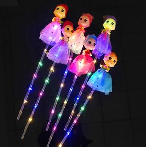 Varita de Princesa LED Luminosa, Divertido Regalo de Cumpleaños para Niños, Varita Mágica de Hada con Figuras en la Parte Superior - Product Image 1