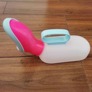Urinoir ovale pour femmes, à poser, avec embout souple et couvercle, pour personnes âgées alitées, utilisation en chambre. - Product Image 1