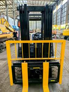 Carretilla elevadora diésel de combustión interna usada TCM 3Ton con neumático sólido y mástil de tres etapas - Product Image 6