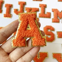 Meilleure vente Lettres orange brodées en 3D de l'alphabet en chenille de A à Z avec bordure pailletée dorée Écusson en feutre