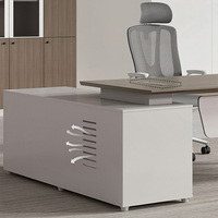 Table de bureau exécutive commerciale avec plateau de 25 mm d'épaisseur, pieds en métal et armoire latérale avec ouverture pour prise réservée