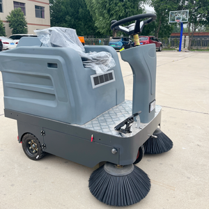 Machine de balayage commerciale à conducteur embarqué avec deux brosses pour un travail efficace de collecte de poussière et de déchets - Product Image 6