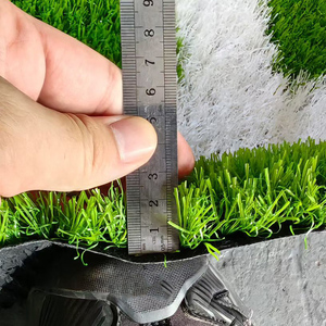 Alfombra de Gimnasio de Césped Sintético Verde de Alta Densidad y Calidad, Alfombra de Césped Artificial de PE PP de 25 mm con Logotipo Personalizado <span class=keywords><strong>para</strong></span> Campo de Fútbol Mini - Product Image 4
