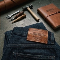 Étiquettes en cuir écologiques personnalisées pour vêtements, accessoires de mode, étiquettes de marque OEM, forme en rouleau, impression sérigraphique, gaufrage