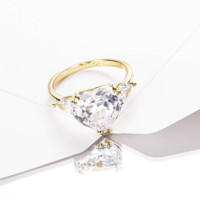 Bague en laiton plaqué or 14 carats CM Fashion Jewelry, trois pierres en zircon cubique taille cœur, cadeau de mariage pour femme