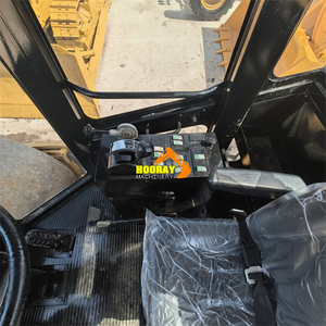 Compacteur vibrant à tambour unique CAT CS-683E d'occasion, moteur diesel 129 kW, puissance 18 tonnes, capacité de dénivellement 45 %, rouleau vibrant 257 kN pour routes - Product Image 6