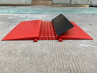 ADA RED Protège-câbles en caoutchouc à 5 canaux, capacité de 66 000 lbs, rampe de protection pour fauteuils roulants, camions et voitures à profil bas