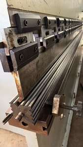 Prensa Plegadora Hidráulica CNC Simple de 100T y 4 Metros para Plegado de Chapa de Metal, Acero y Aluminio, Uso Industrial de Precisión - Product Image 5