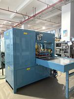 15KW Hochfrequenz-Schweißmaschine für PVC-Autofußmatten Rutschfeste Türmatte Teppich-Prägung Heißversiegelung