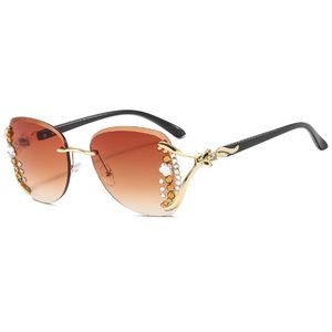 <span class=keywords><strong>Gafas</strong></span> <span class=keywords><strong>de</strong></span> <span class=keywords><strong>Sol</strong></span> <span class=keywords><strong>de</strong></span> Moda para Mujer sin Montura con Cabeza <span class=keywords><strong>de</strong></span> Zorro, Incrustaciones <span class=keywords><strong>de</strong></span> Diamantes <span class=keywords><strong>de</strong></span> Lujo, Lentes UV400, Monturas <span class=keywords><strong>de</strong></span> PC en Oro, Rosa y Rojo - Product Image 5