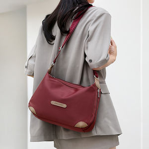 Bolso de hombro tipo bandolera de tela Oxford ligero de gran capacidad a la moda <span class=keywords><strong>para</strong></span> mujer con diseño elegante de lona 2025 - Product Image 4