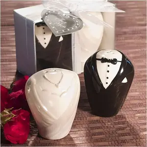 Best selling bride and groom salt and pepper shakes set wedding souvenirs guests party suppliers