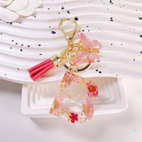 Vente en gros de porte-clés lettre époxy fleur pendentif résine cristal pendentif papillon gland porte-clés pour femmes sac portefeuille sac à main pendentif