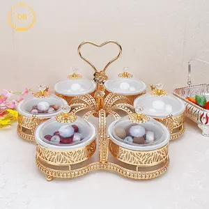 Almacenamiento de alimentos de nueces de diseño de lujo Dibei con cuencos de cerámica Bandeja de fruta seca de metal dorado