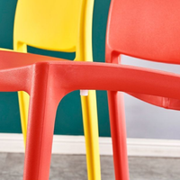 Chaise de jardin en plastique PP moderne, durable et colorée, portable, pour la maison, le bureau, la salle à manger, l'hôtel et l'entrepôt