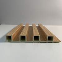 Panneau mural à lamelles pour façade en bois composite WPC certifié CE Intérieur/Extérieur Toiture en grain de bois pour hôtels bureaux Étanche