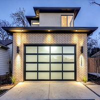 Portes de garage sectionnelles motorisées télécommandées en aluminium et verre, modernes et écoénergétiques, pour villas et allées de maisons
