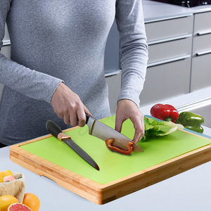 Tabla de cortar de bambú multifuncional ecológica, solución de cocina todo en uno con 4 tablas de cortar de PP para uso doméstico - Product Image 4
