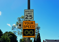 Panneau de signalisation routière avec télécommande P10 personnalisé Panneau solaire de signalisation routière Limite de vitesse Détecteur de radar Affichage LED VMS