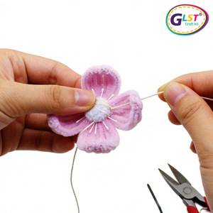 Kit de 135 Nettoyants pour Tuyaux (Pipe Cleaners) pour <span class=keywords><strong>l</strong></span>'Artisanat - Kit de Fabrication de Fleurs en Chenille, Fil Épais et Doux avec Accessoires pour Arts & Artisanat, Décoration Festive - Product Image 3