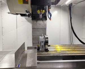 Centro de Mecanizado CNC VMC <span class=keywords><strong>TC</strong></span>-1370H, Máquina Vertical CNC con Sistema SIEMENS, Fresadora CNC para Metal - Product Image 4