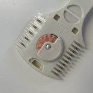 Pettine a Doppia Lama in Plastica ABS Personalizzabile per Sfoltire e Tagliare le Frange - Product Image 5