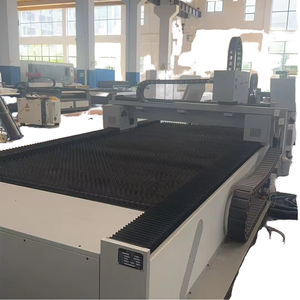 Machine de découpe laser fibre CNC 1,5 kW - 6 kW avec refroidissement par eau pour la découpe de tôles en fer, acier inoxydable et acier au carbone - Product Image 1