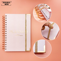 Carnet de planification hebdomadaire et quotidienne à spirale personnalisé 2026-2027 rose avec autocollants – Vente en gros
