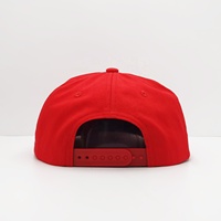 Topi Snapback 5 Panel Profil Rendah Tanpa Struktur dengan Logo Bordir Kecil Kustom, Bagian Depan Lembut dari Katun, Warna Merah