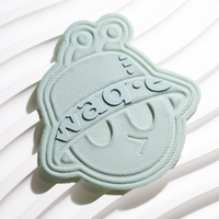 Offre Spéciale 3 D en relief marque privée couture sur PVC daim microfibre matériel Patch Silicone Logo feutre tissu étiquette