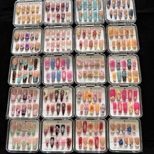 Faux ongles à presser en acrylique faits main, couvrance totale, designs super luxueux, marque privée, forme carrée moyenne, style French - Product Image 1