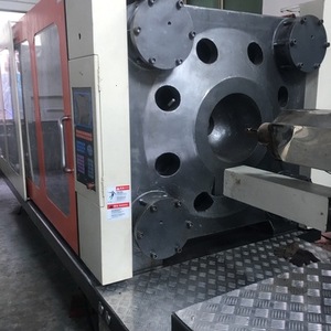 ماكينة حقن أفقية أوتوماتيكية مستعملة بقوة 650 طن من نوع Chenhsong EM650svp/2 لتشكيل القوالب - Product Image 3