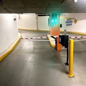 Système de stationnement intégré avec systèmes de priorité aux véhicules et systèmes de gestion des rampes pour un trafic intelligent et un contrôle des rampes - Product Image 2