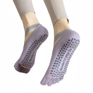 Calcetines de yoga antideslizantes personalizados de cinco dedos para mujer, con agarre para Pilates, de media pantorrilla, transpirables, de algodón, de compresión, antideslizantes, para fitness - Product Image 6