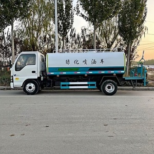 Camion arroseur Isuzu ELF 6 roues 5000L, directement de l'usine, pour le nettoyage des routes urbaines, le contrôle de la poussière et l'irrigation des parcs - Product Image 3