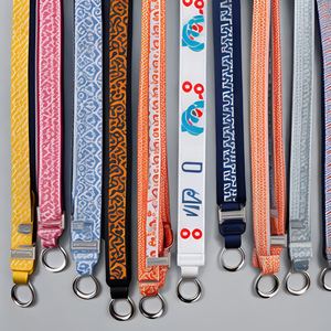 Porte-clés personnalisés en tissu brodé avec logo, sifflets, cordons, porte-clés moto sur mesure - Product Image 1