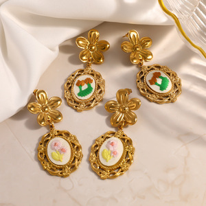 SUMMLY - Pendientes Colgantes <span class=keywords><strong>con</strong></span> Bordado Floral Vintage, Chapados en Oro <span class=keywords><strong>de</strong></span> 18K, Acero Inoxidable Hipoalergénico, Pendientes <span class=keywords><strong>de</strong></span> <span class=keywords><strong>Flores</strong></span>, Joyería <span class=keywords><strong>de</strong></span> <span class=keywords><strong>Moda</strong></span> - Product Image 4