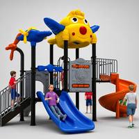 Nouveau design de toboggan commercial extérieur sur le thème des poissons et des avions de dessin animé, panneau d'activités en spirale pour parcs pour enfants, communautés et écoles