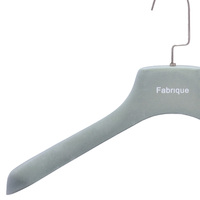 LINDON Cintre en velours gris pelucheux pour vestes pour garde-robe