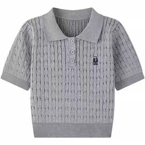 Polo de punto trenzado azul marino para mujer con bordado de oso, corte ajustado y manga corta - Product Image 4