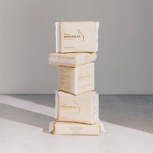 ผ้าอนามัยแบบมีปีก Happy Moonday ผลิตจากผ้าฝ้ายออร์แกนิก ขนาดใหญ่ ซึมซับได้ดีเยี่ยมด้วยแกนซึมซับบางพิเศษ เหมาะสำหรับการใช้งานประจำวันในช่วงมีประจำเดือนมาก - Product Image 6