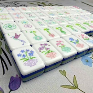 Fichas de Mahjong Americanas de Acrílico Moderno de Cuatro Capas con Patrón Grabado con Láser Azul Fresco para Entretenimiento y Uso en la Luz de la Luna - Product Image 6