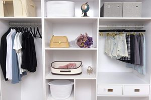 Cintres en bois massif brillant pour vêtements d'enfants, fournis par une usine expérimentée - Product Image 2