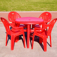 Fauteuil léger et imperméable en PE, empilable, pour patio, jardin, extérieur, plage, applicable aux hôtels, restaurants et magasins.